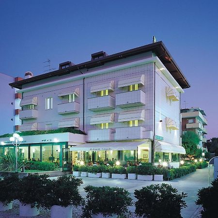 Hotel Angela Фано Экстерьер фото